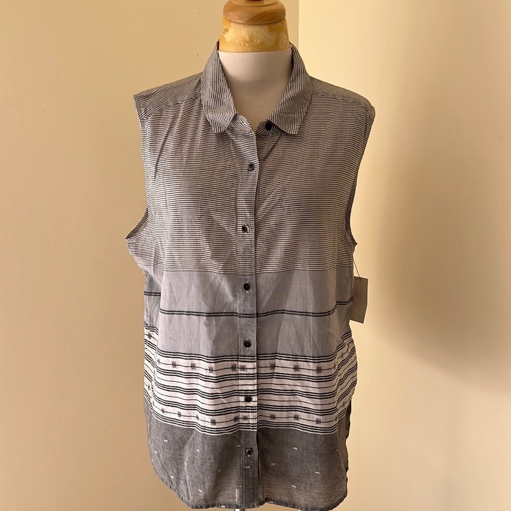 New! CASLON size XLP blue stripe sleeveless front button top